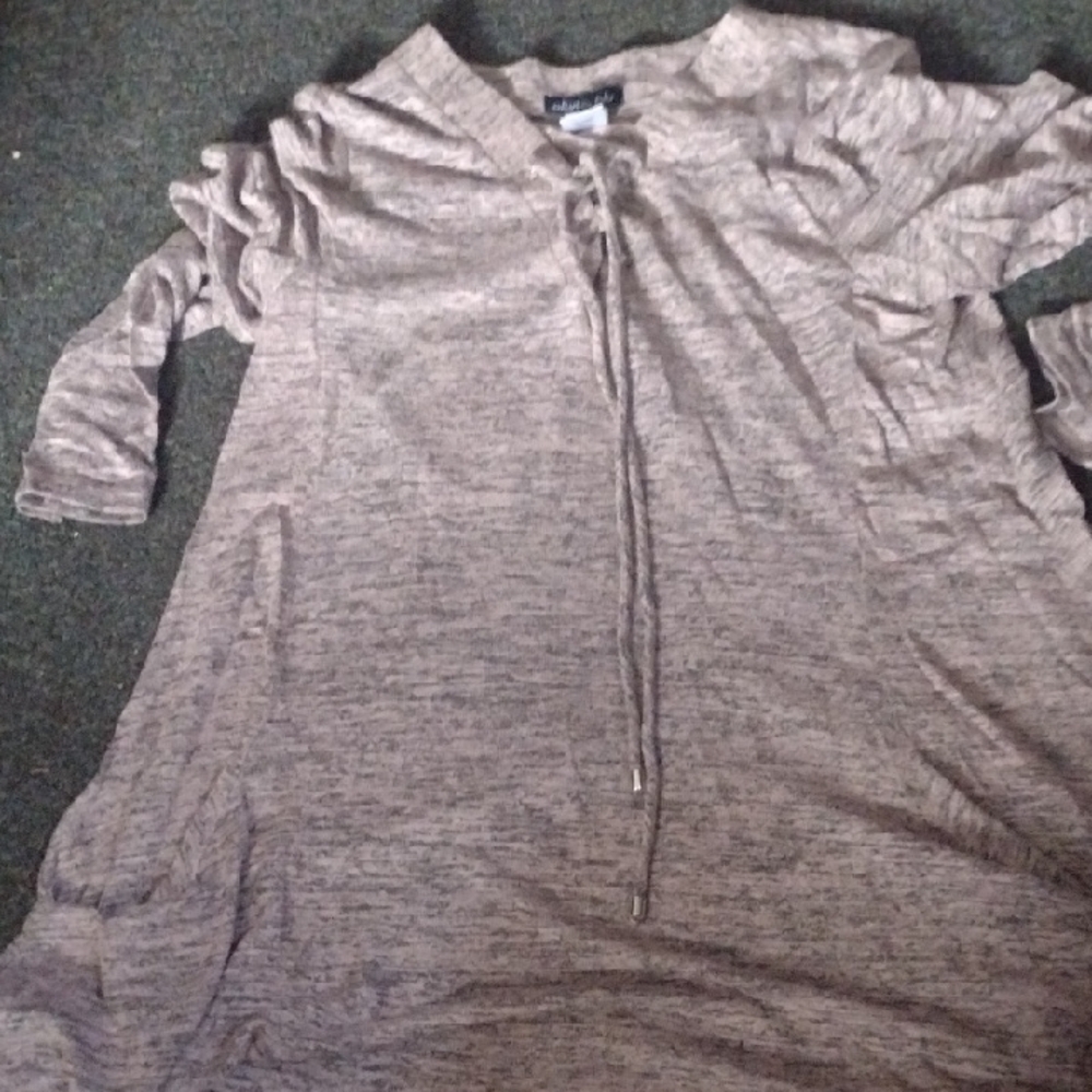 Elegant Heather Gray Long Sleeve Top Size Medium With Pockets